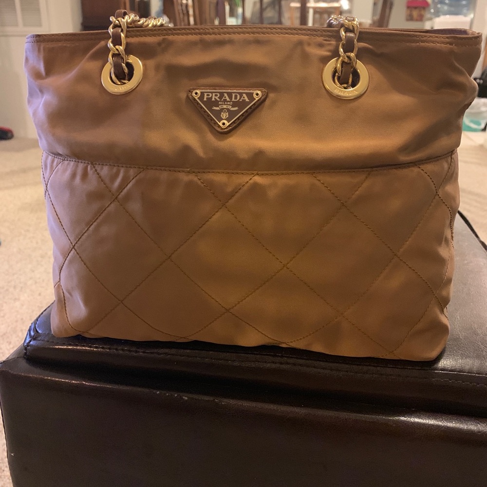 SOLD Prada Women’s do not buy